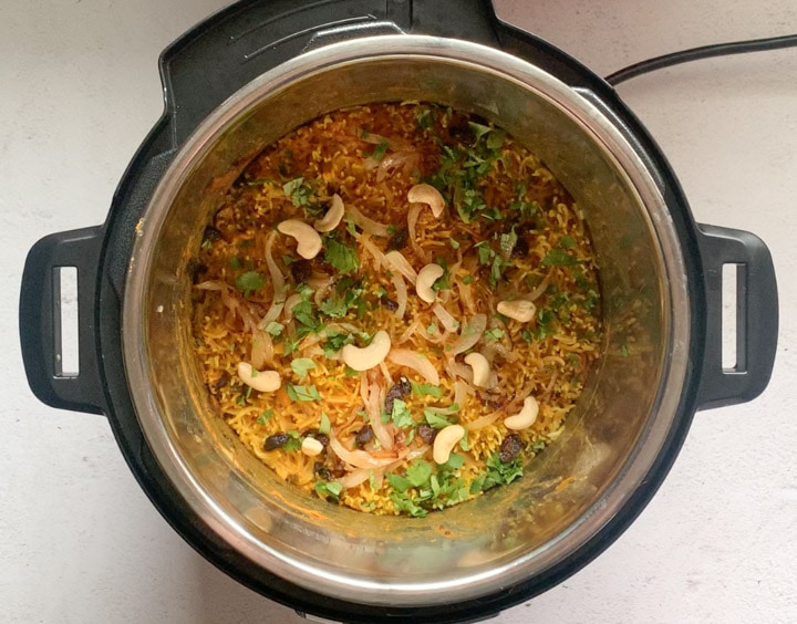 https://pipingpotcurry.com/wp-content/uploads/2017/05/Instant-Pot-Chicken-Biryani-Steps-Piping-Pot-Curry-9.jpg