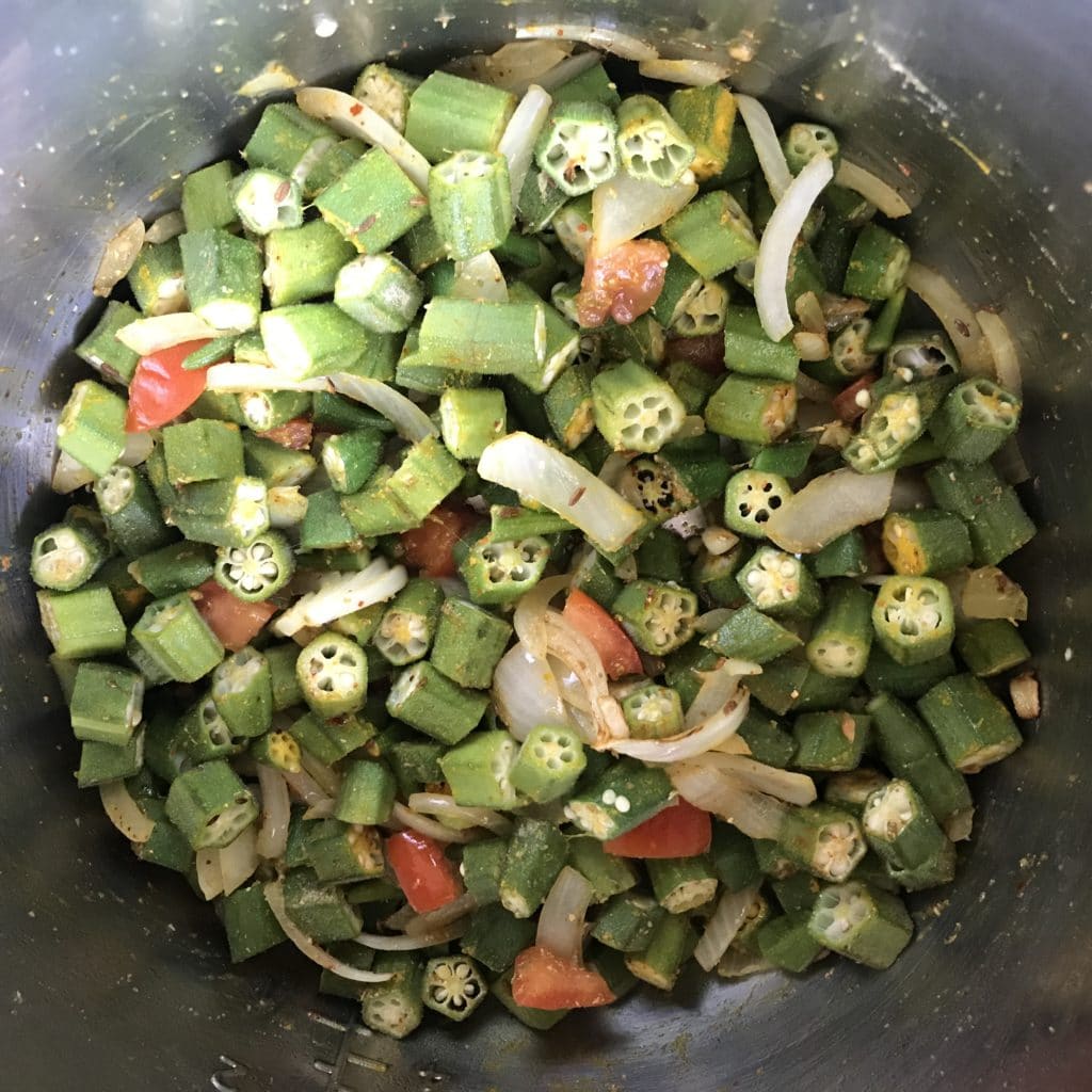 Bhindi Masala / Okra & Onions Stir Fry Instant Pot Piping Pot Curry