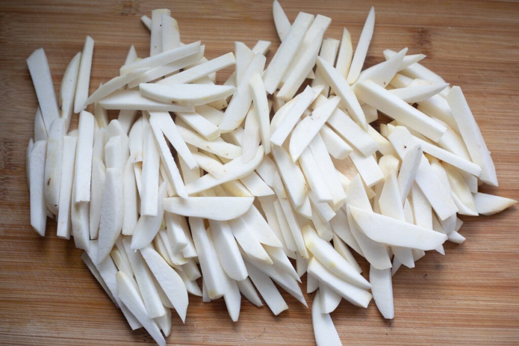 Sliced taro fries (Arbi)