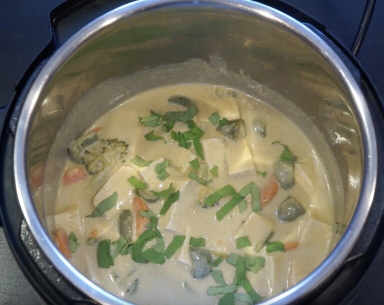Instant Pot Thai Green Curry with Tofu - Piping Pot Curry