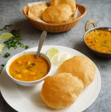 Potatoes in Yogurt Sauce Pressure Cooker