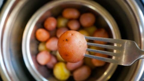 https://pipingpotcurry.com/wp-content/uploads/2018/10/Steamed-Baby-Potatoes-Instant-Pot-480x270.jpg