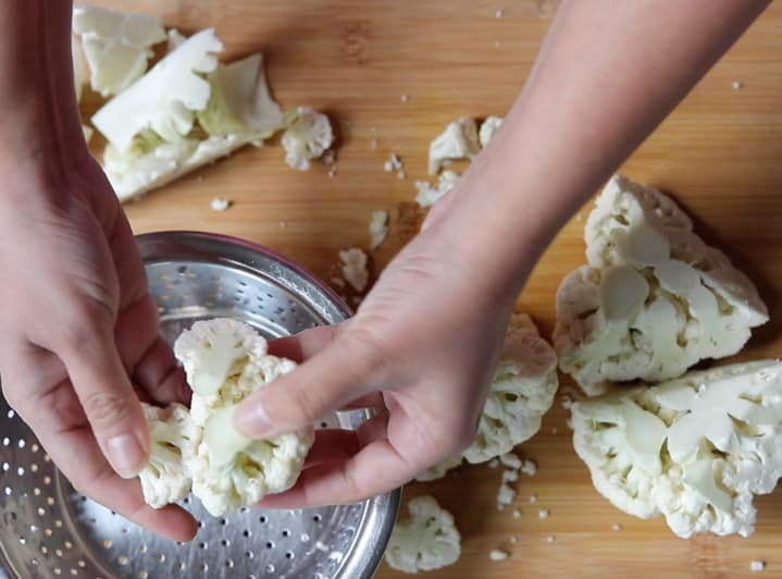 How to cut cauliflower step 4 separate florets