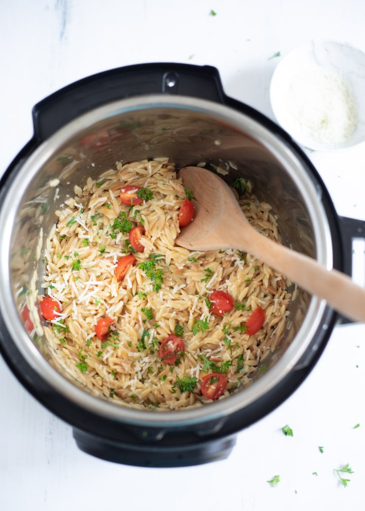 Instant Pot Lemon Garlic Orzo with Parmesan and Tomatoes