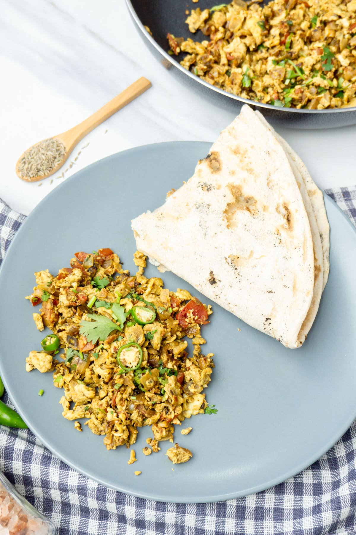 Egg bhurji served with roti