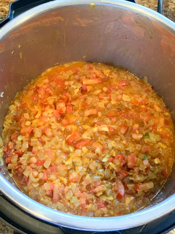 Tomatoes and onions in a pressure cooker