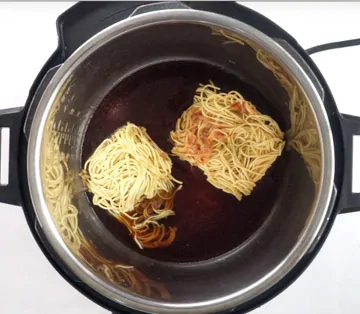 Noodles and sauces in the instant pot insert