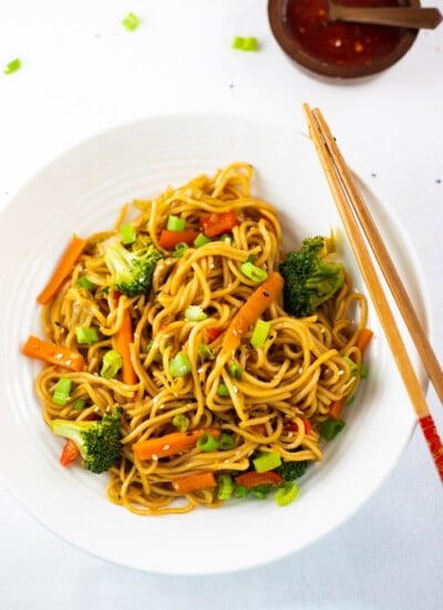 Instant Pot Vegetable Lo Mein - Piping Pot Curry