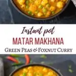 Curry de guisantes y nueces de zorro (Matar Makhana) en un cuenco con 2 cucharas