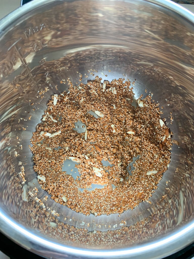 Easy Onepot Lapsi (Gujarati Fada Lapsi) Piping Pot Curry