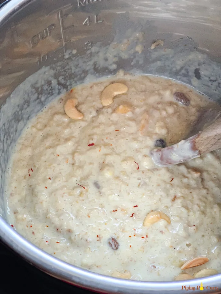 Rolled Oats topped with saffron, cashews in instant pot
