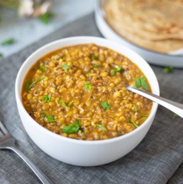 Easy Sprouts Curry - Piping Pot Curry