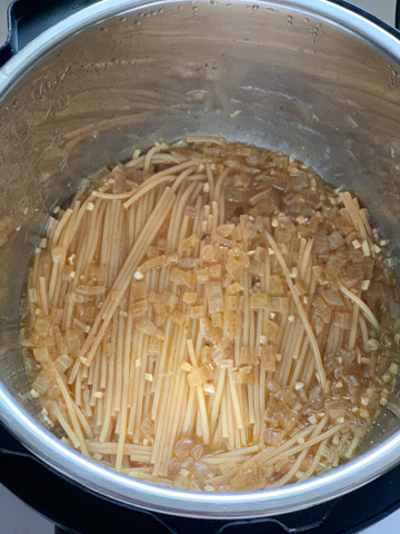 creamy mushroom pasta instant pot steps - Piping Pot Curry-6 Spaghetti with onions cooked in the instant pot