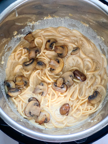 mushroom cream pasta instant pot steps - Piping Pot Curry Creamy Mushroom spaghetti pasta in the instant pot