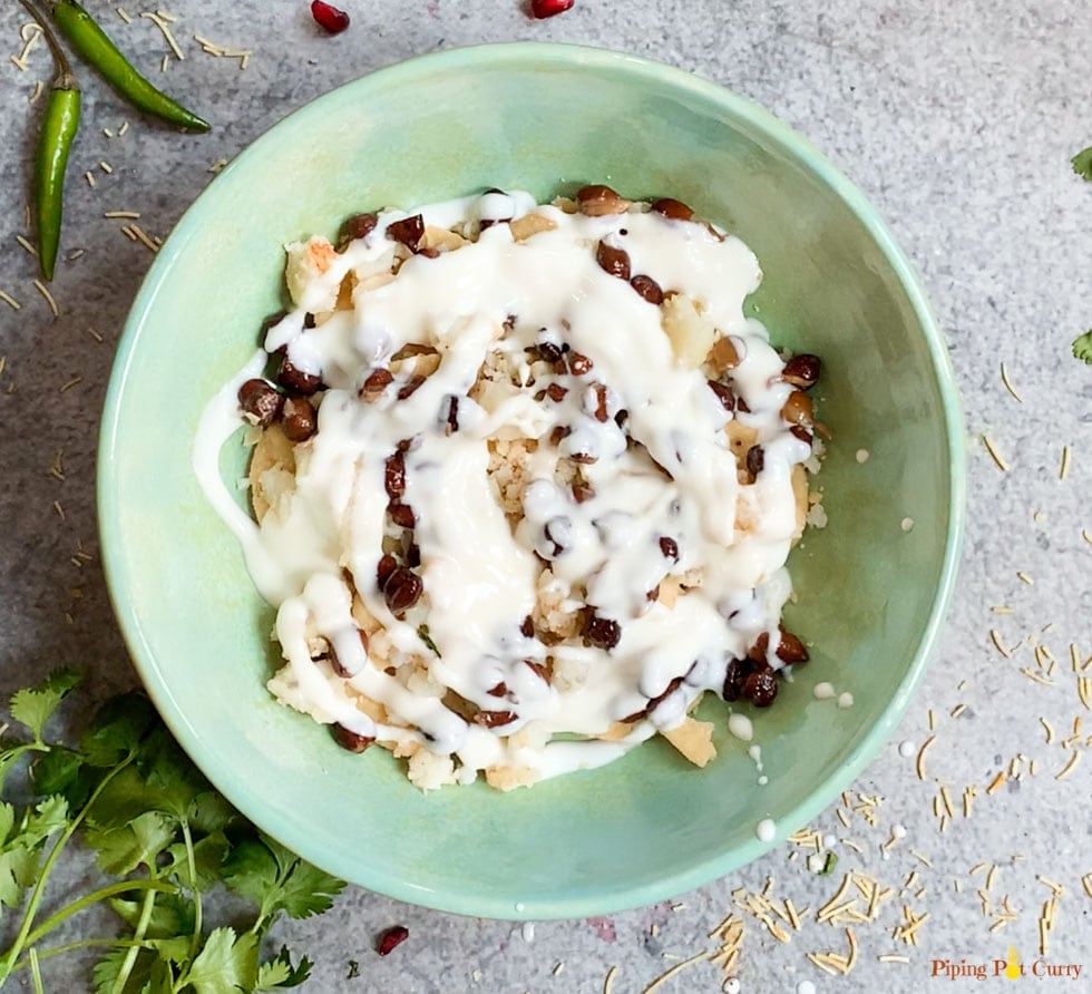 dahi topped on papdi