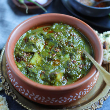 Saag Aloo (Spinach curry with potatoes) in a clay pot