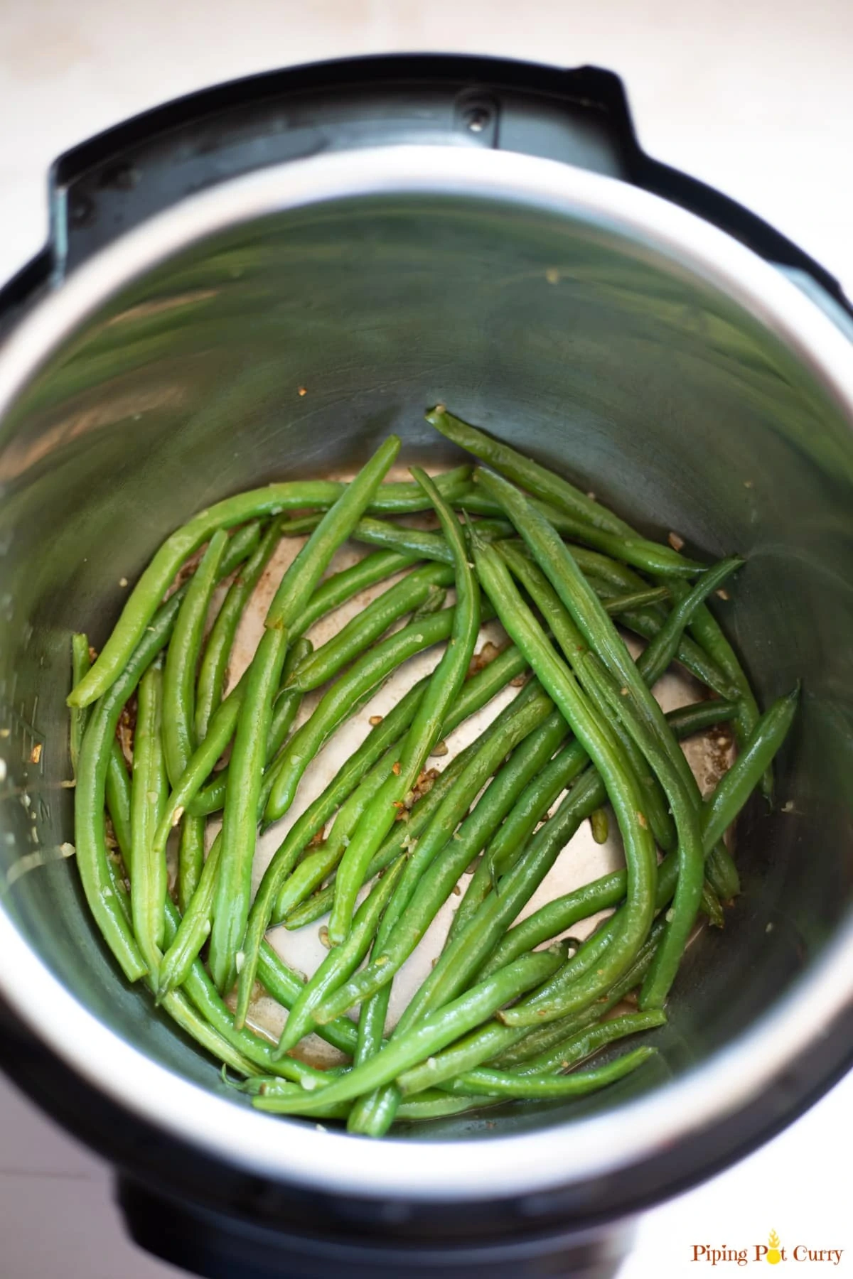 Sauteed green beans with garlic and butter in the instant pot pressure cooker