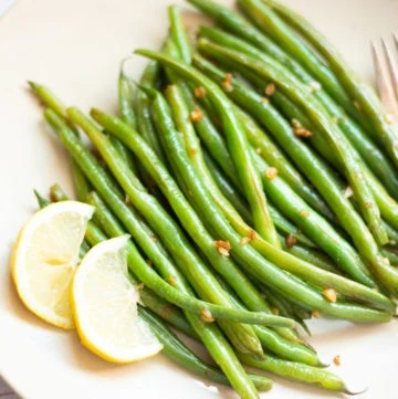 Garlic green beans with lemon on a plate