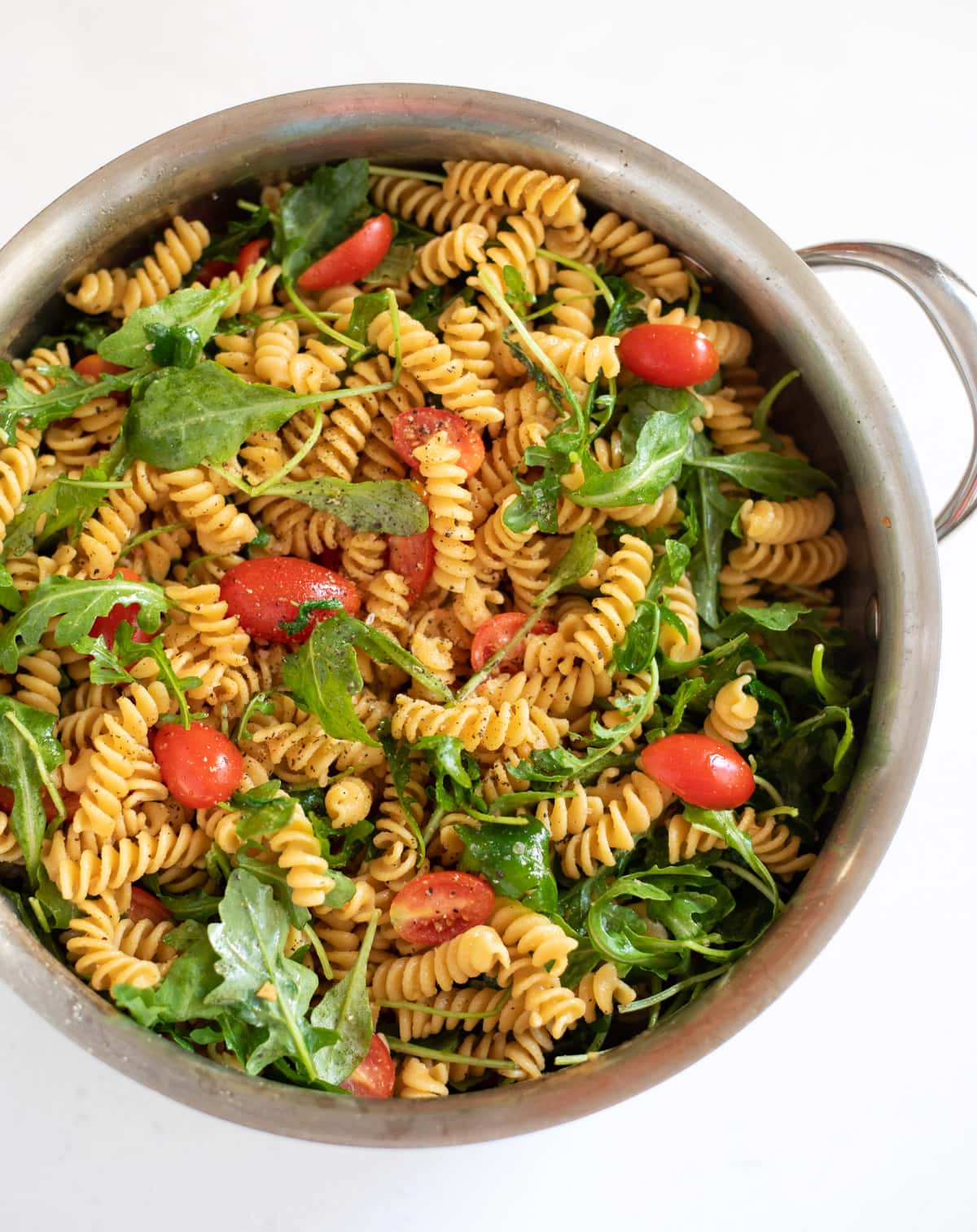 Rotini with arugula and cherry tomatoes