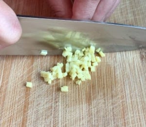 how to chop ginger