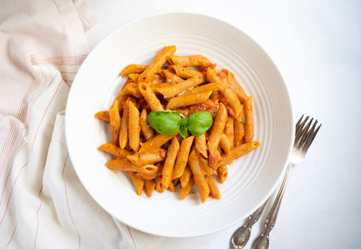 Penne Pasta in Tomato Cream Sauce - Instant Pot - Piping Pot Curry