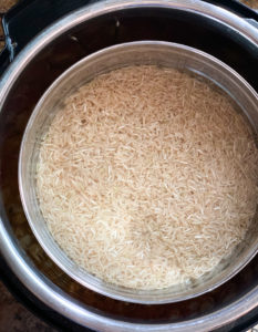 pot-in-pot brown rice in instant pot