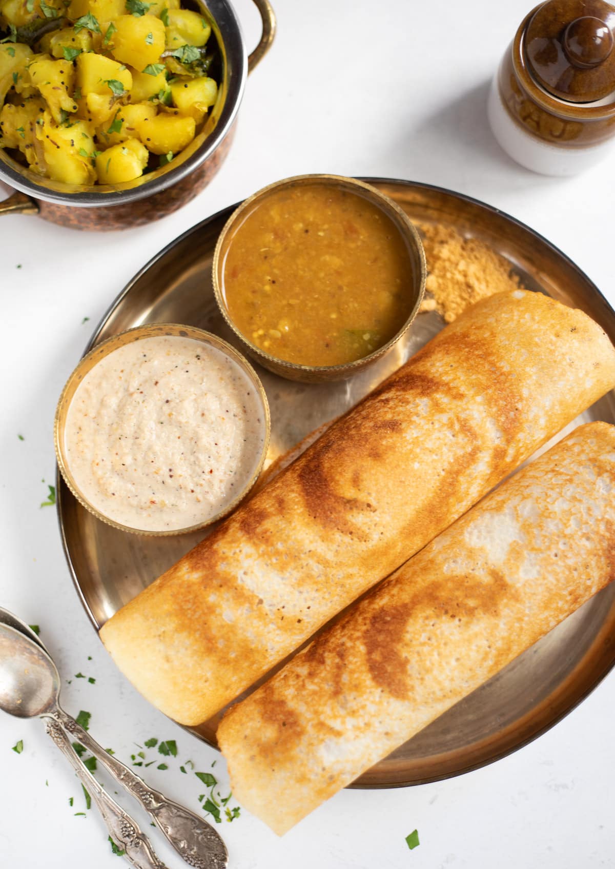 Dosa with chutney and chutney, and potato masala on the side