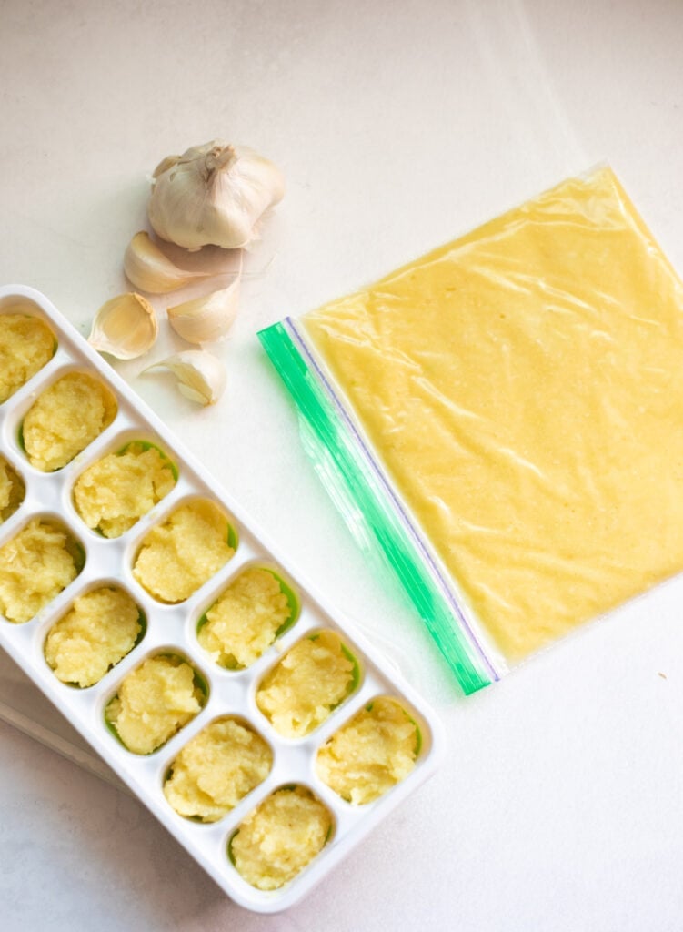 Garlic paste in ice-cube trays and in ziploc bags flattened for storing 