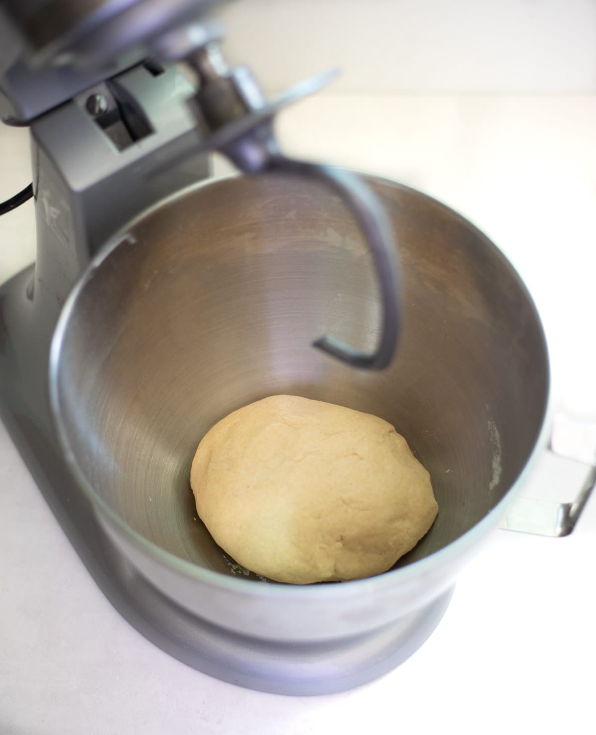 How to choose a dough mixer machine or a hand mixer