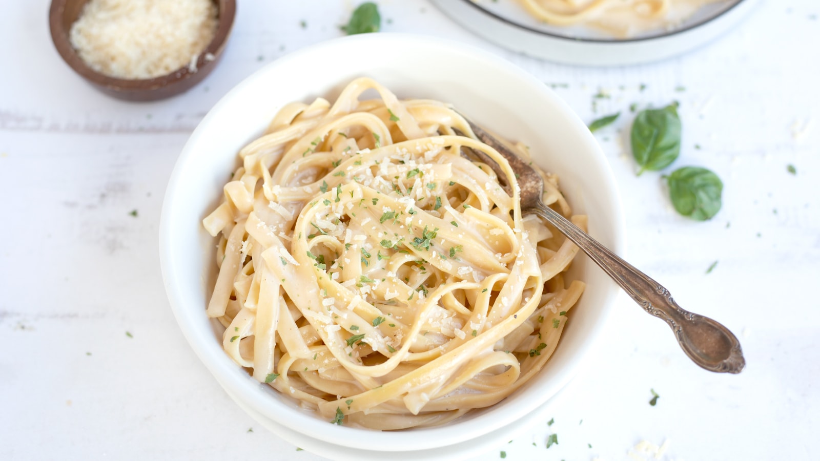 Easy Easy Instant Pot Fettuccini Alfredo - Piping Pot Curry