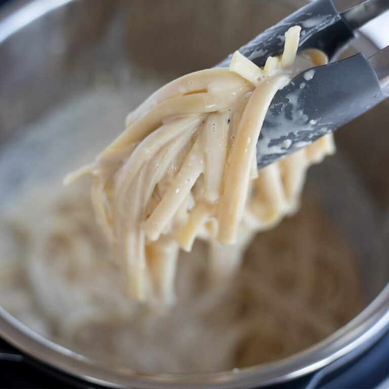 Easy Instant Pot Fettuccini Alfredo Piping Pot Curry