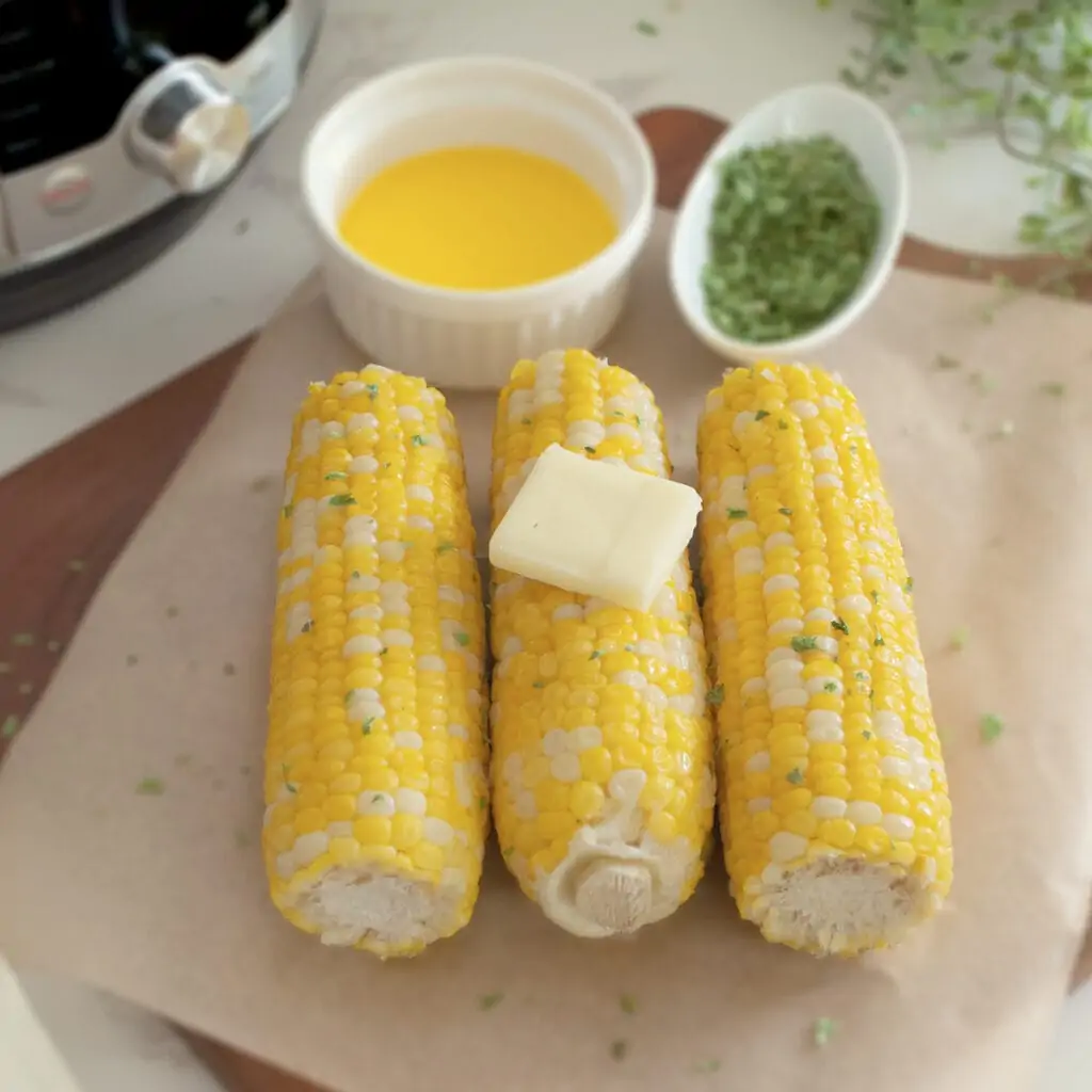 Corn on the cob garnished with parsley 