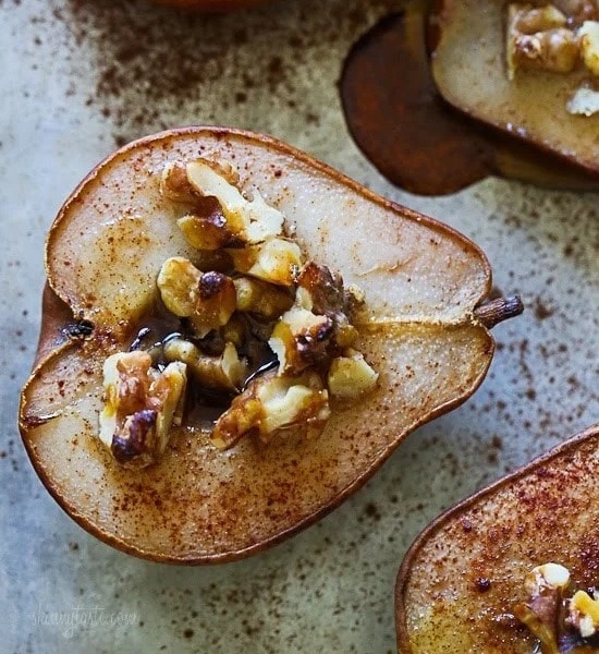 Bake pears with wallnut sprinkled with cinnamon