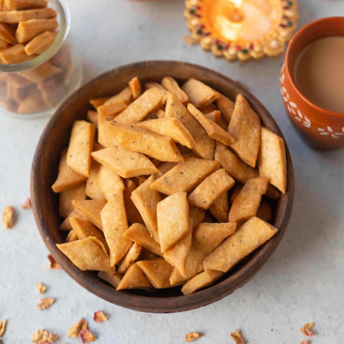 crunchy namak para in a bowl served with chai