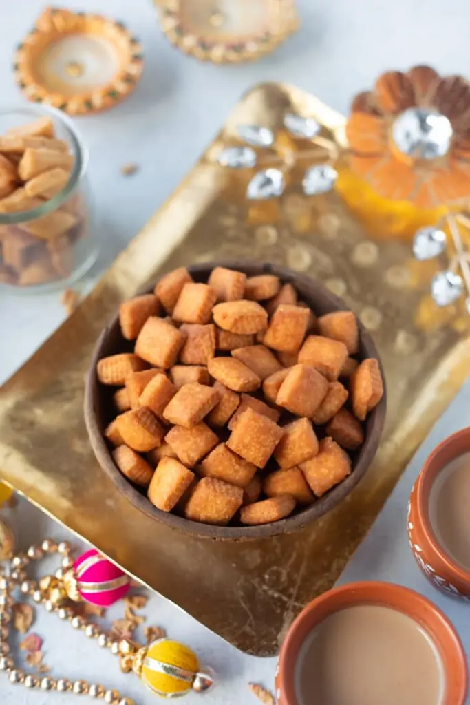 lovely snacks (Diwali faral) and chai served with a big bowl of shankarpali