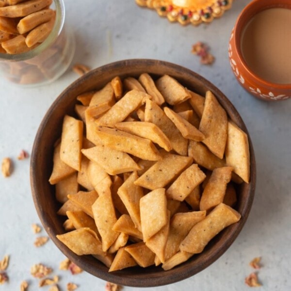 crunchy namak para in a bowl served with chai