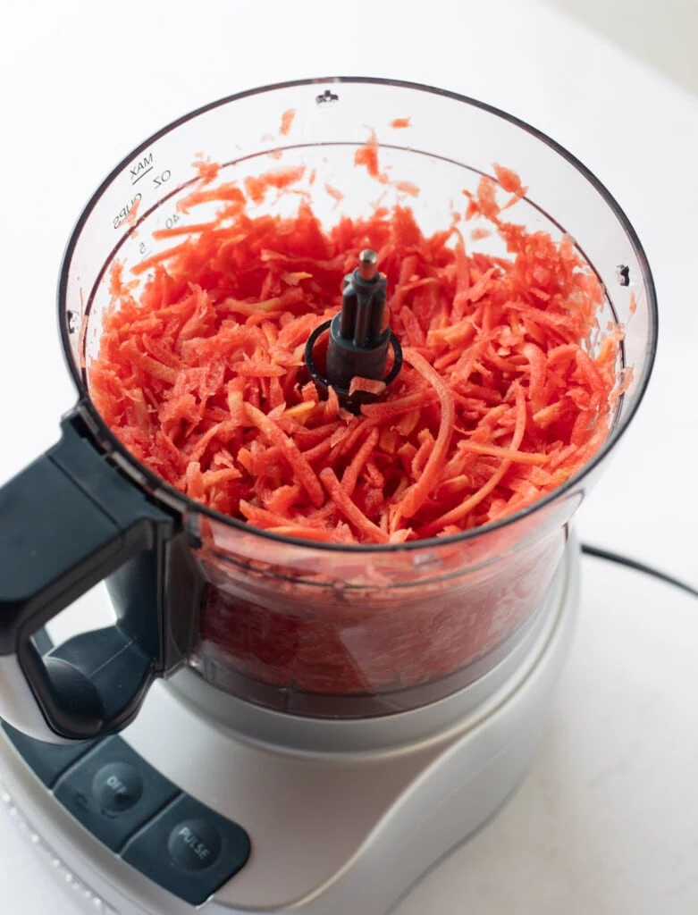 Grated carrots using a food processor 