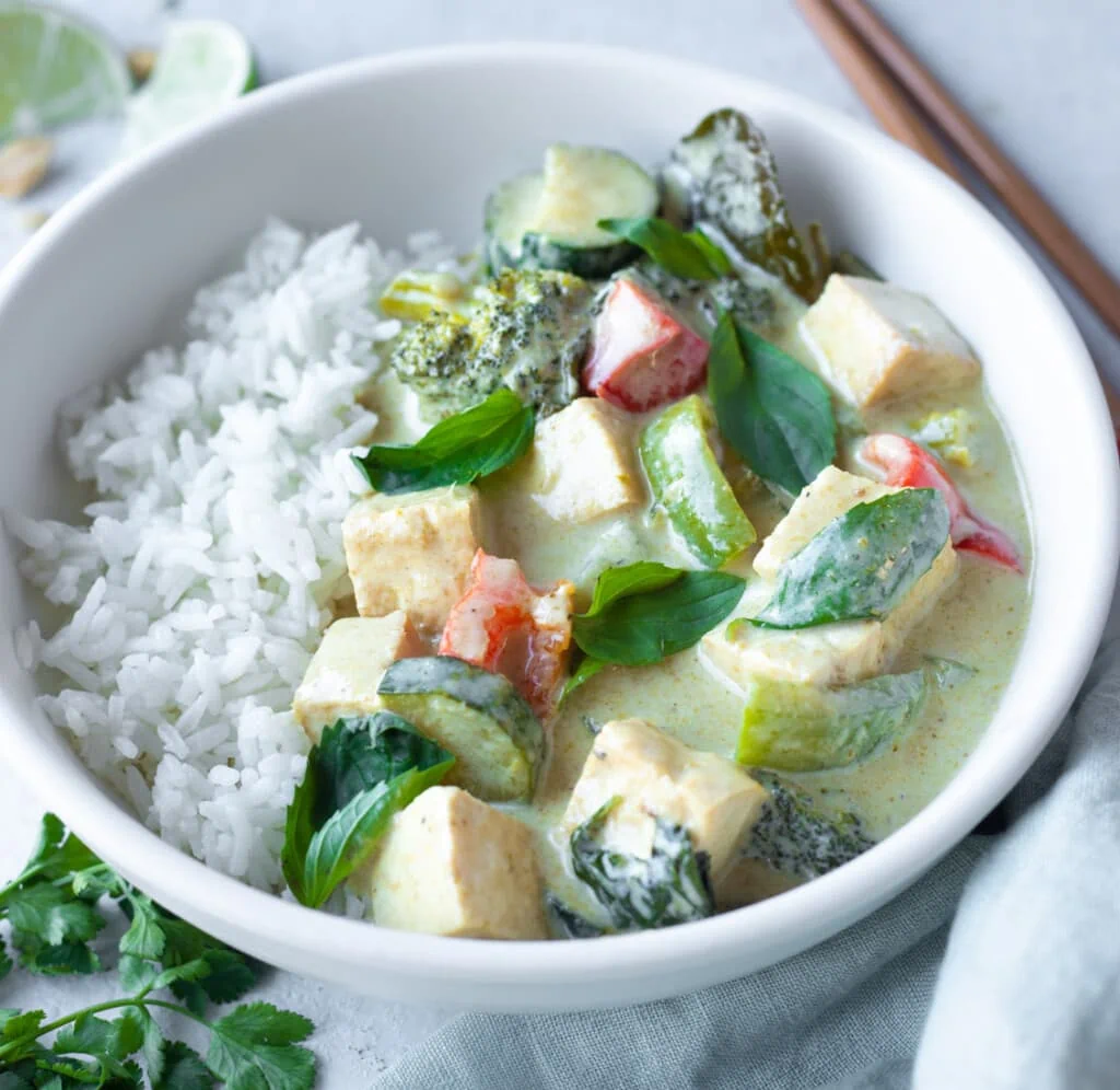 Thai green curry tofu and vegetables 