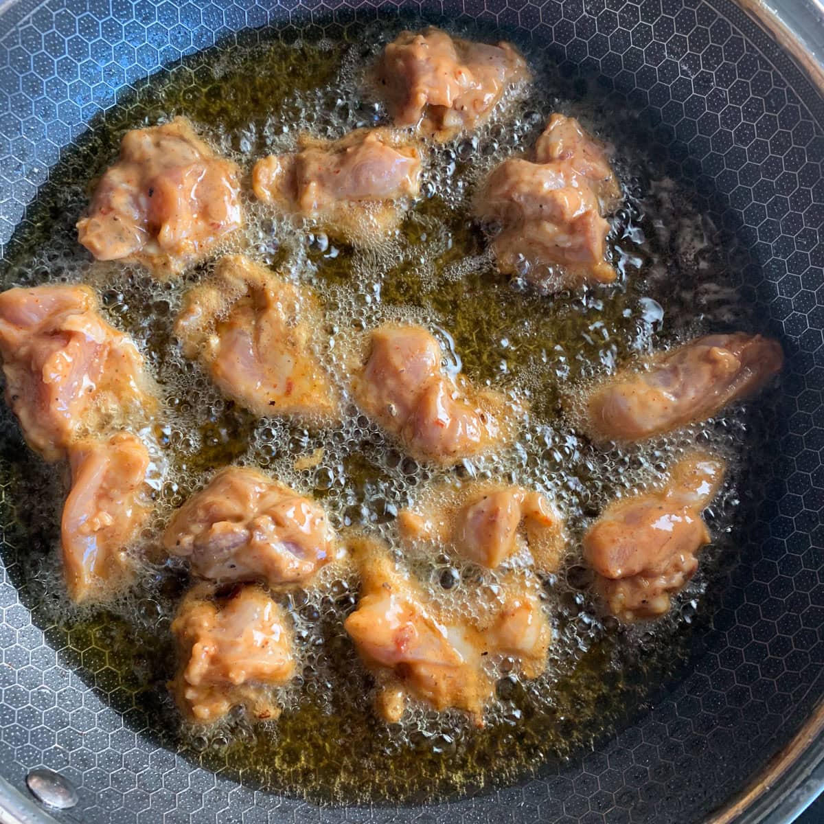 Frying marinated chili chicken 