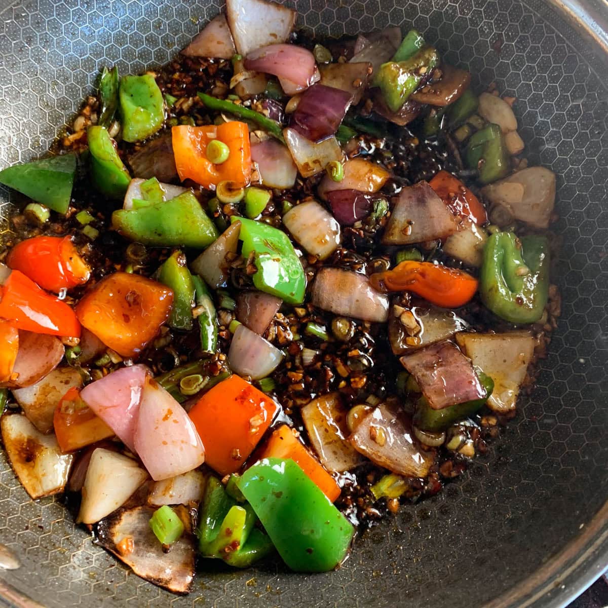 Sauce with veggies for chilli chicken