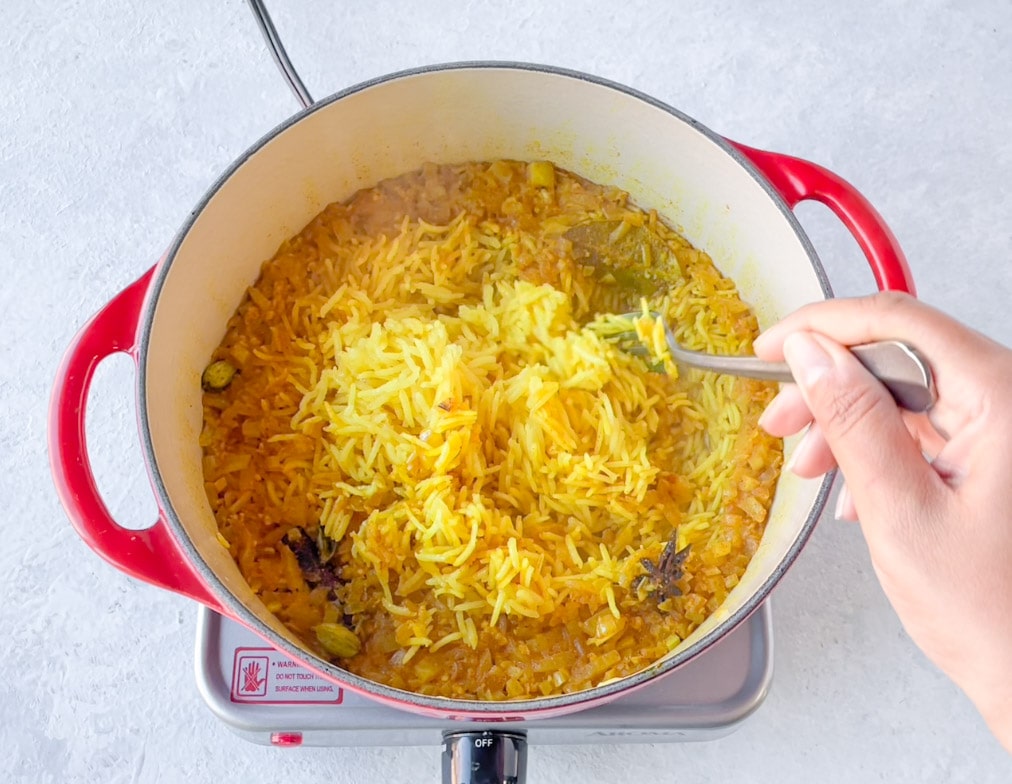 https://pipingpotcurry.com/wp-content/uploads/2022/04/Indian-Turmeric-Yellow-Rice-Steps-Piping-Pot-Curry-8.jpg