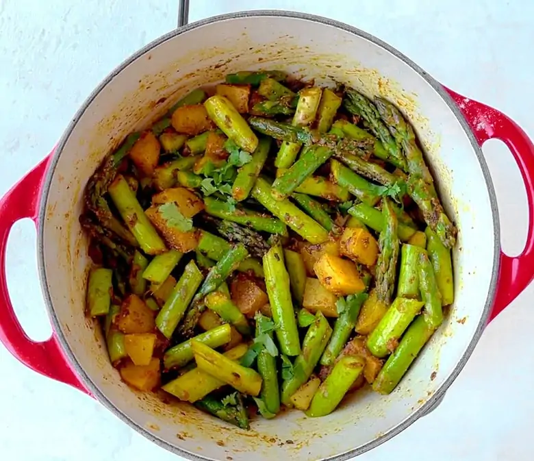 Indian Asparagus Stir Fry (Aloo Asparagus) - Piping Pot Curry