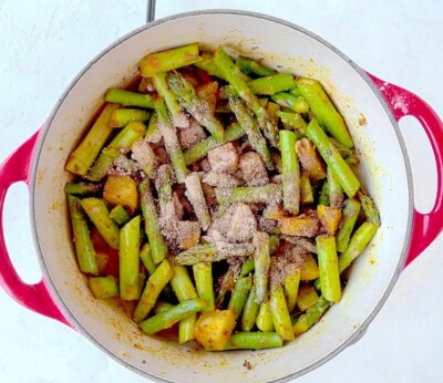 Indian Asparagus Stir Fry (Aloo Asparagus) - Piping Pot Curry