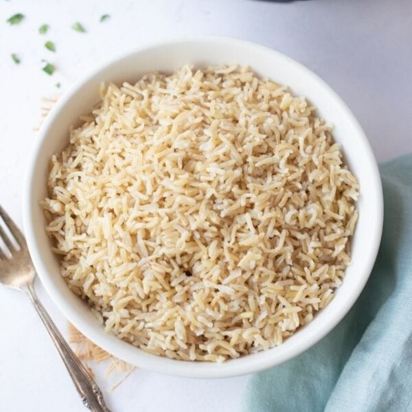 Perfectly cook brown rice in a bowl