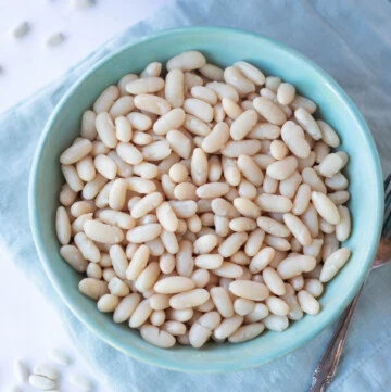 instant pot cannellini beans in a bowl