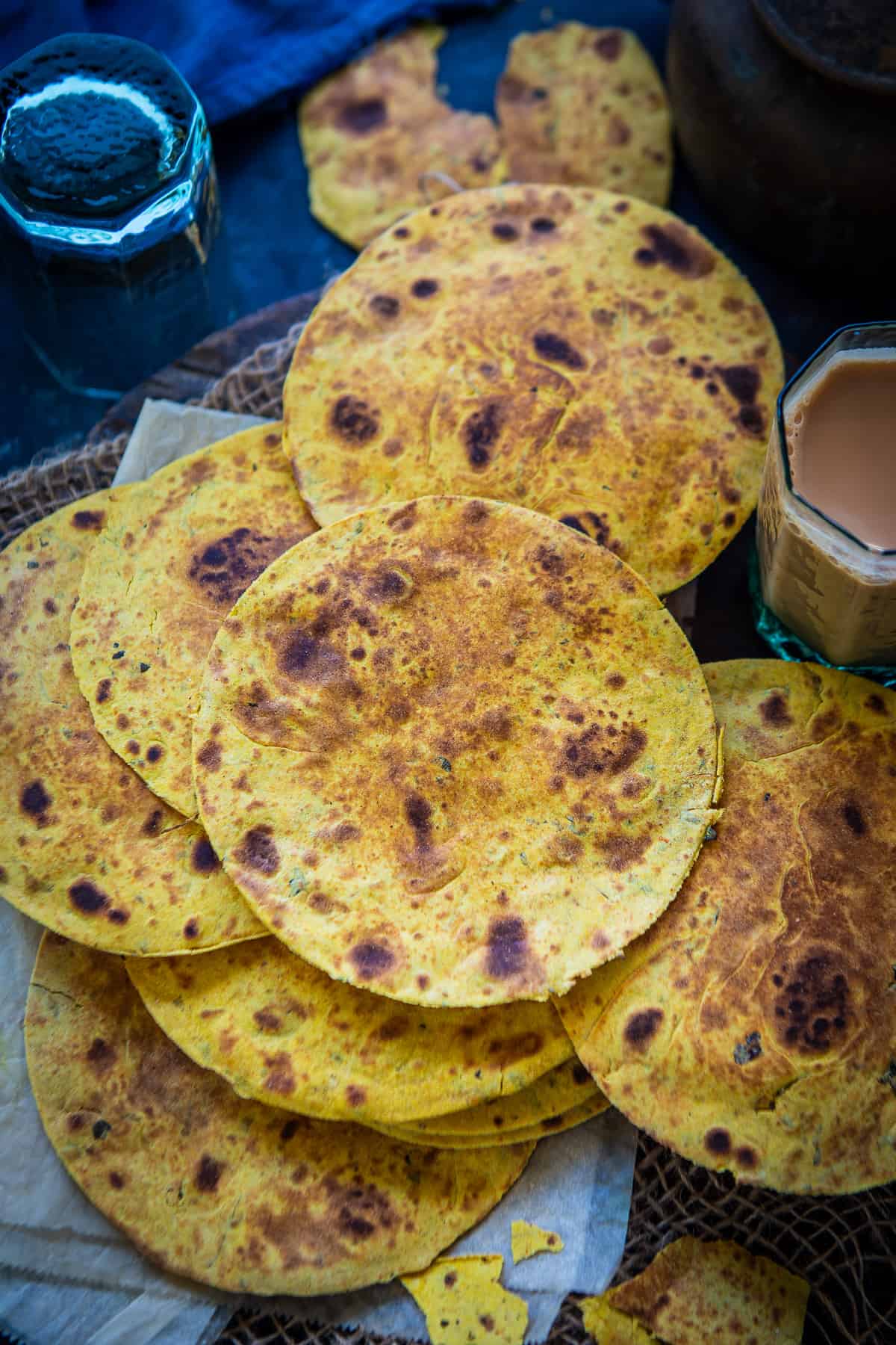 Khakhras on top of baking sheet and net