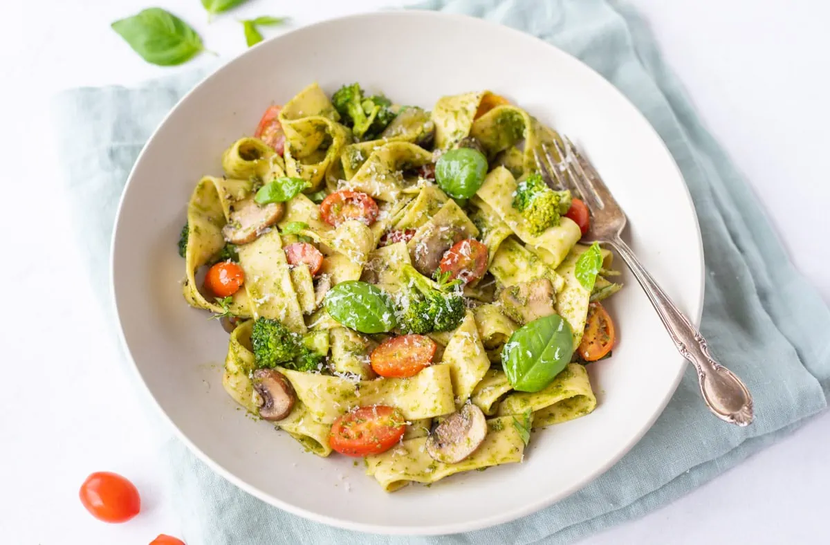 Pappardelle pasta with vegetables in a bowl 