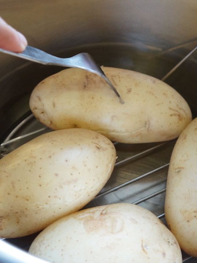 https://pipingpotcurry.com/wp-content/uploads/2022/06/Boil-Potatoes.jpg