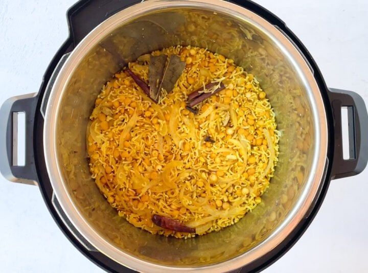 perfectly cooked Chana Dal pulao on the instant pot 