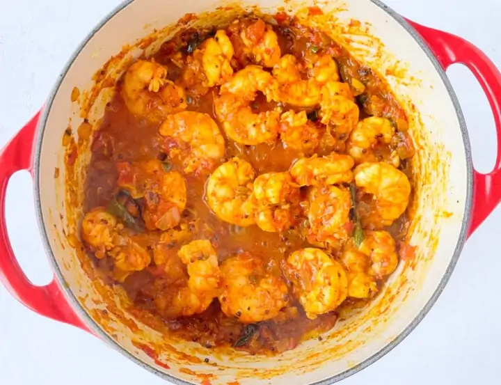 Shrimp curry in a pan 